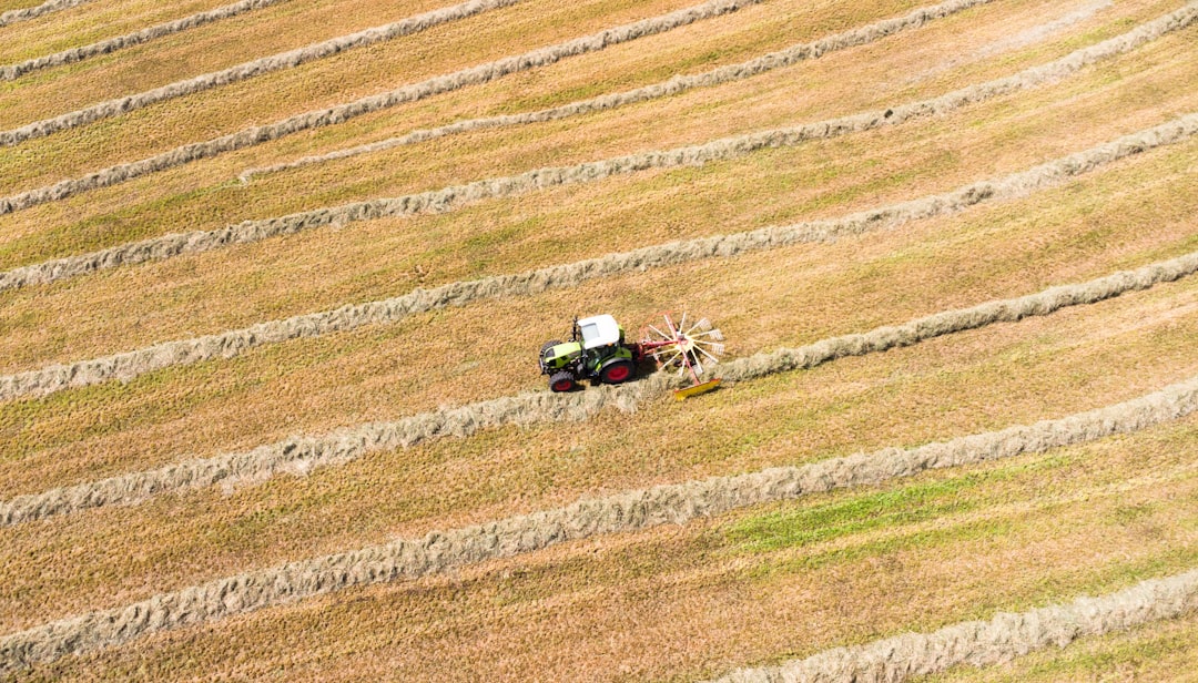 Pojazdy autonomiczne rolnicze: Przyszłość agrotechniki